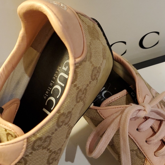 2 LOUISVUITTON & 2 GUCCI = 4 PAIRS - Picture 7 of 13